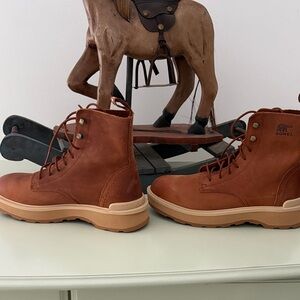 SOREL boots.. worn once..